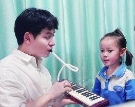 融易富配资 从欣赏的“悦己”到表达的“悦人”——青年音乐教师创新课堂的故事